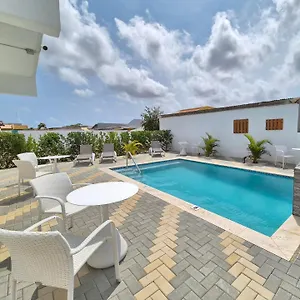https://ocean-breeze-apartments-in-aruba.comcaribbean.com